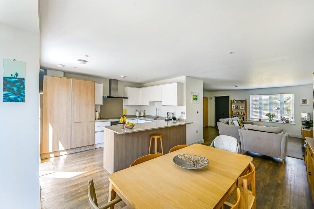 House in Stelling Minnis - More