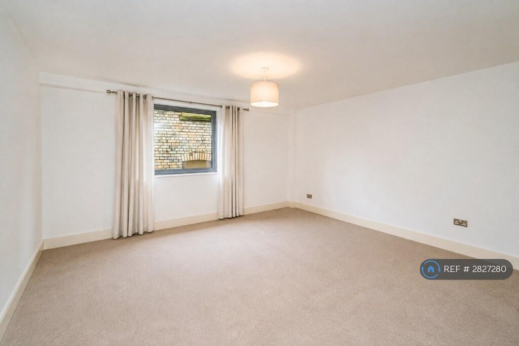 Apartment in Cardiff, Castle - View 3