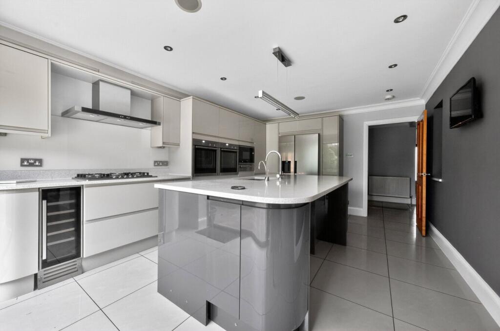 Additional image 4 of Bradmore Way, Brookmans Park, Hatfield, Hertfordshire, AL9