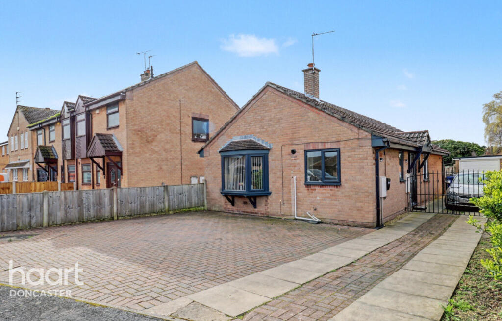 3-bed detached on Summerfields Drive, Blaxton, Doncaster, £250,000