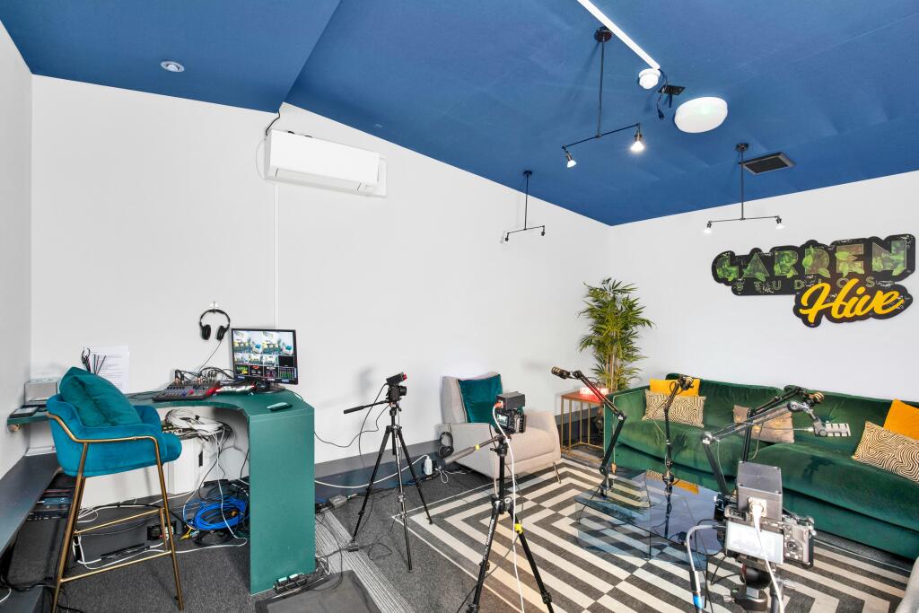 Hive - Studio D - 3.jpg