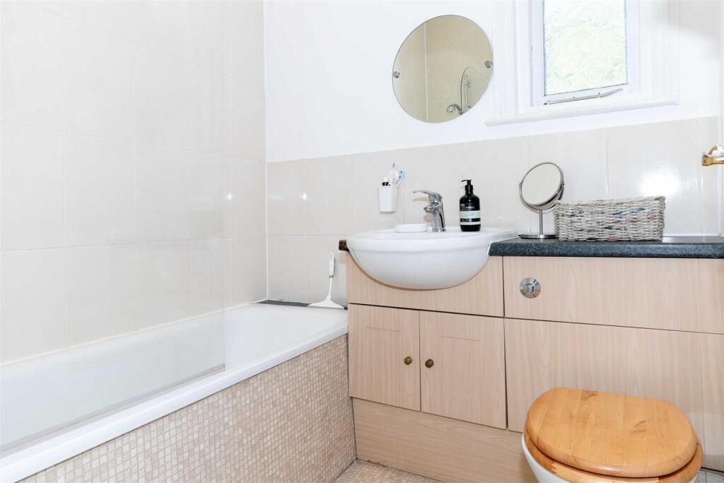 Converted First Floor Flat, Cowper Road, Worthing - View 5