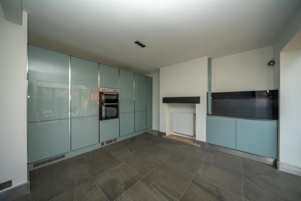 House in Watford, Hertfordshire - View 3