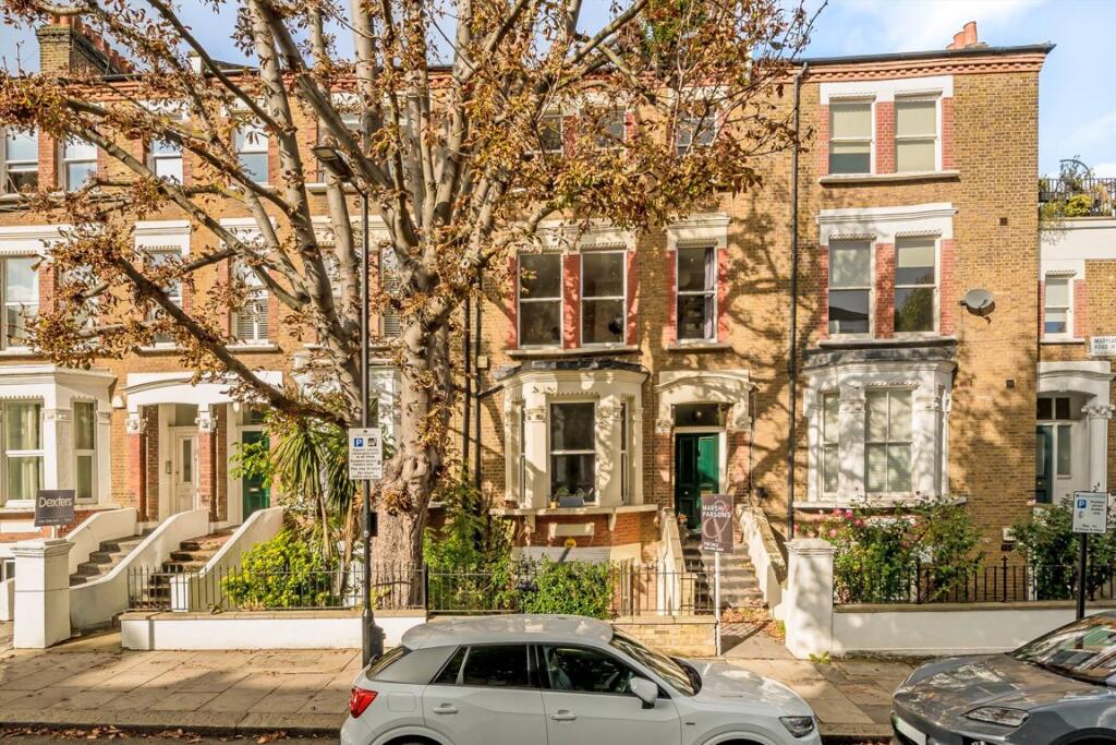 2-bed flat on Marylands Road, Maida Vale, £800,000