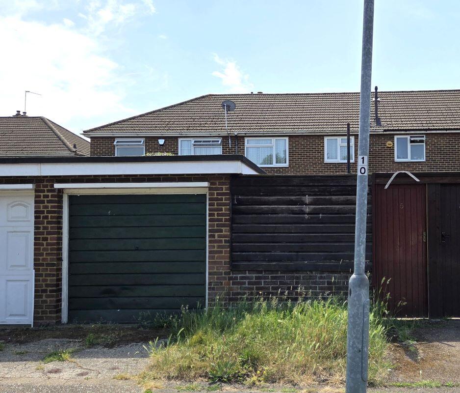Main image of property: Garage Rear of, 5 Hanbury Close, Cheshunt, Waltham Cross, EN8 9BZ