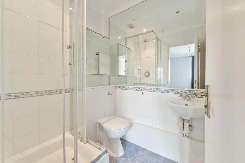 Apartment in London, West Ealing, Hanwell - More