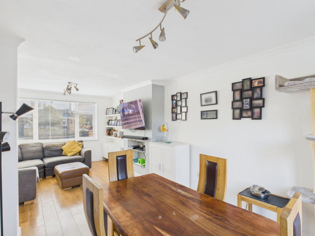 Hawthorn Close, Takeley, Bishop's Stortford, CM22 6SD photo 4