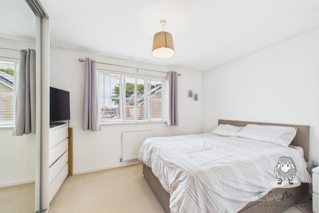 House in St Helens, Holt, Rainhill - More