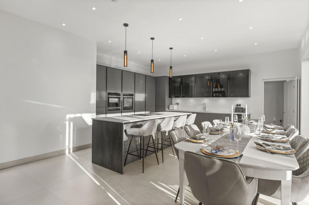 Hillside Road, Marlow, Buckinghamshire, SL7 3JY photo 3
