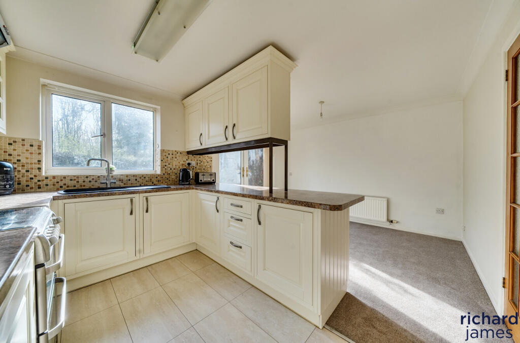 Lineacre Close, Grange Park, Swindon, SN5 photo 4