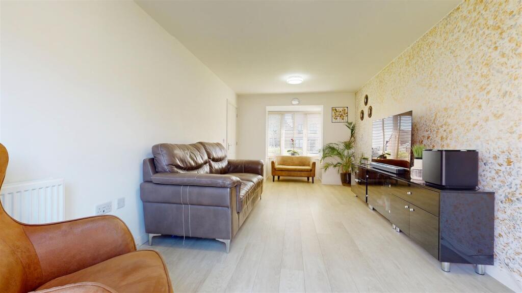 House in Milton Keynes, Whitehouse - More