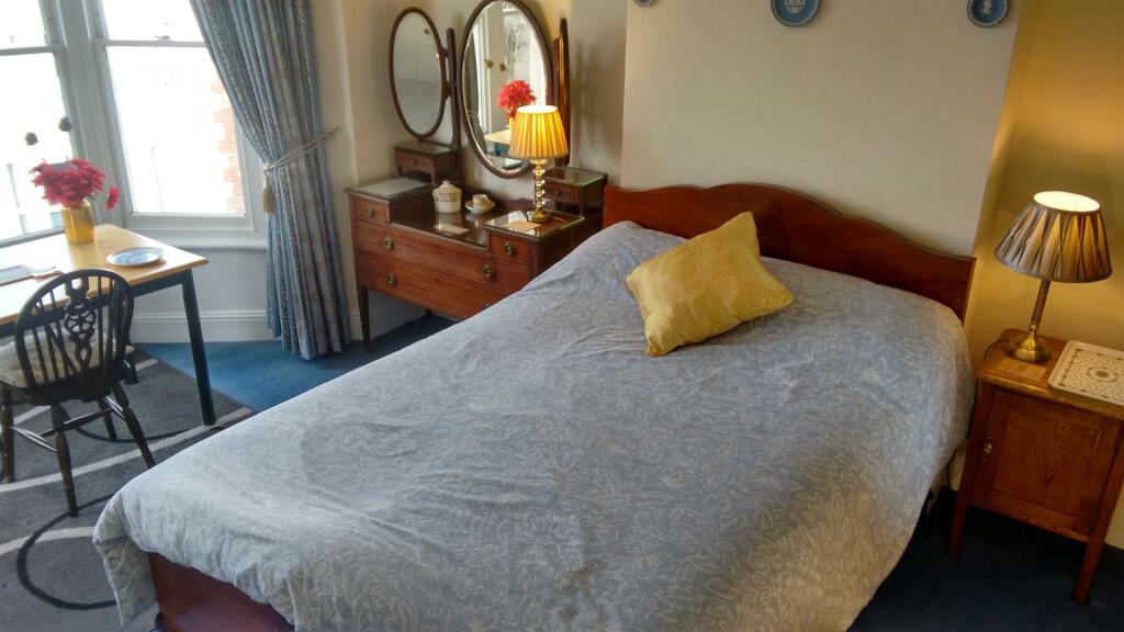 1 bedroom house share for rent