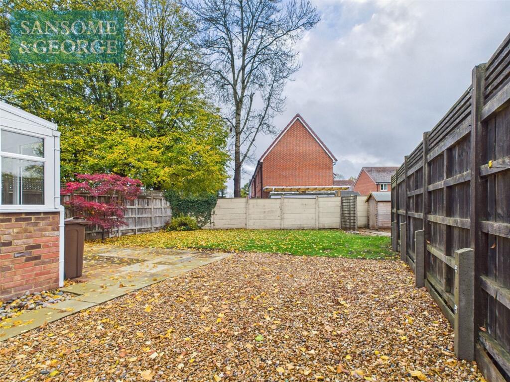 Franklin Avenue, Tadley, RG26 photo 3