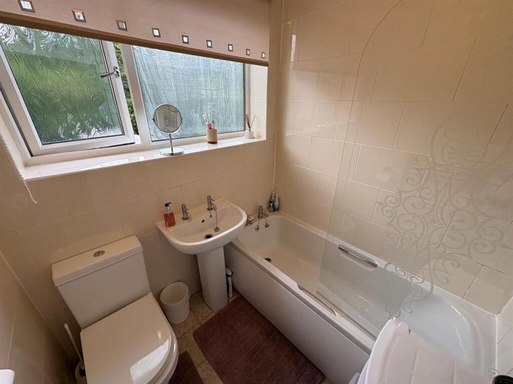 House in Bradford, Low Moor - View 4