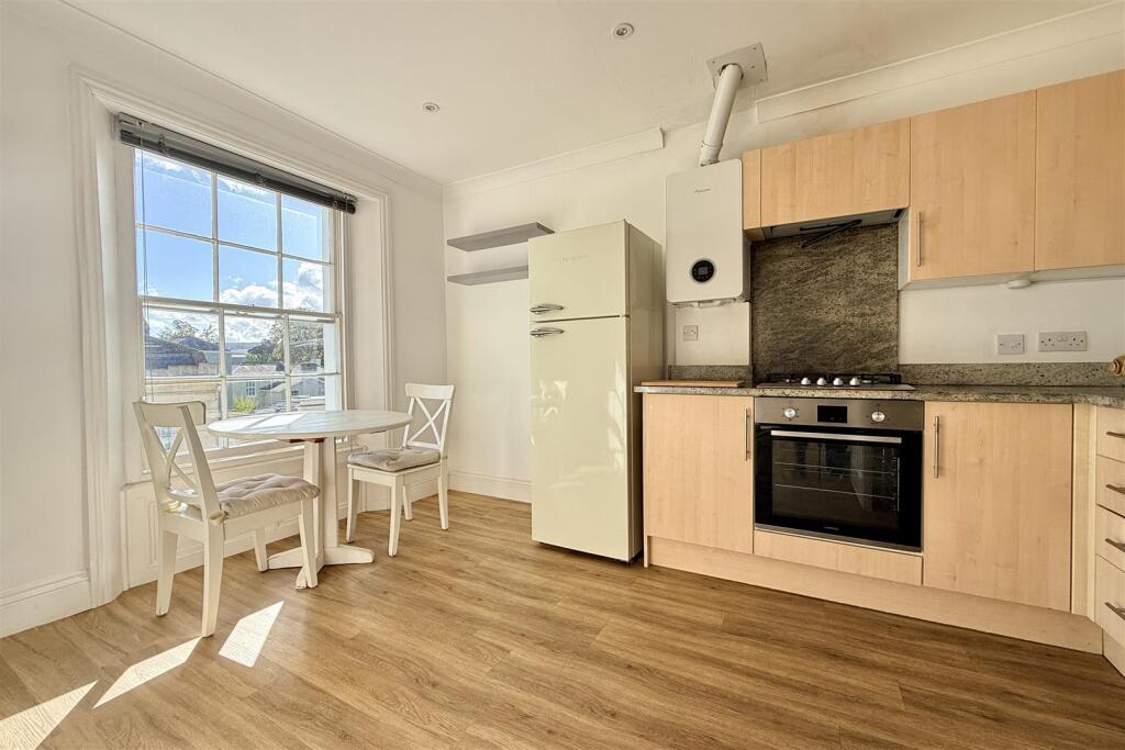 Apartment in Cheltenham, Ewens Farm, Montpellier - View 5