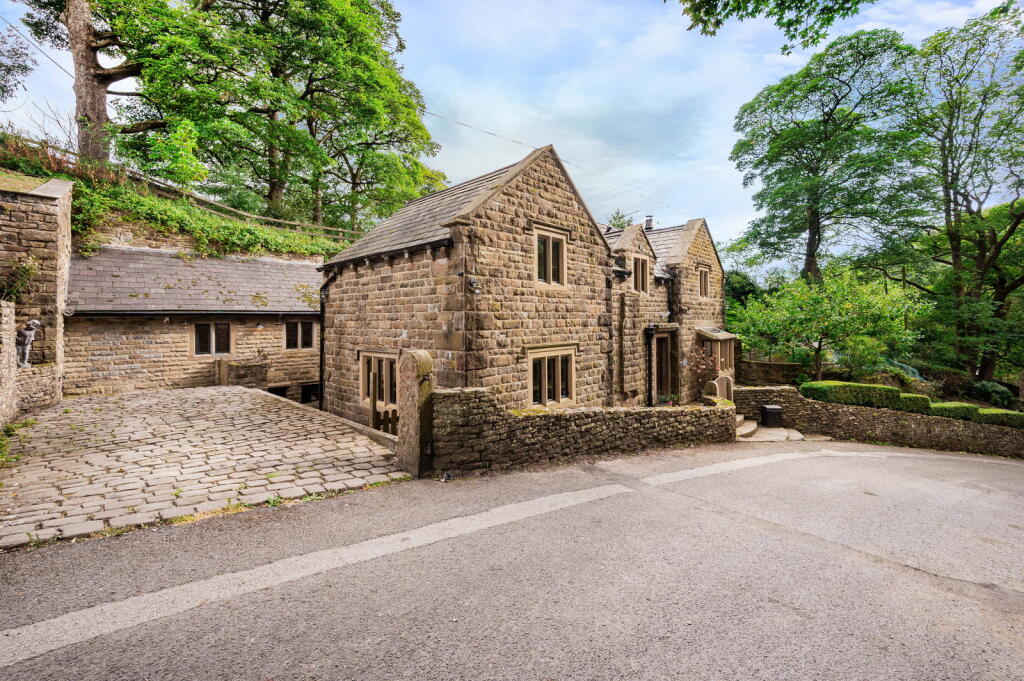 Main image of property: FARLANDS LODGE, Kinder Road, Hayfield, High Peak, SK22 2LJ