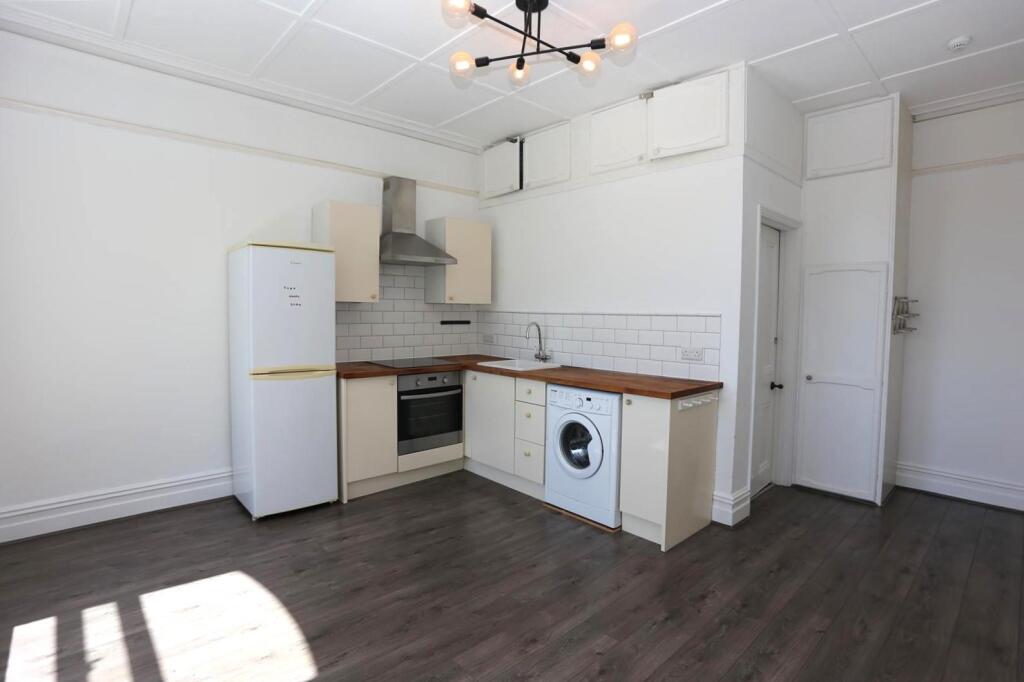 Apartment in Hove, Brighton and Hove - View 2