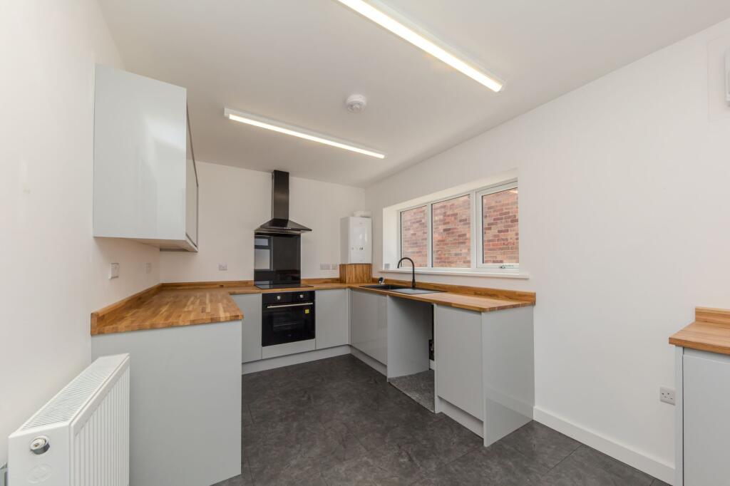 House in Stoke-on-Trent - View 3