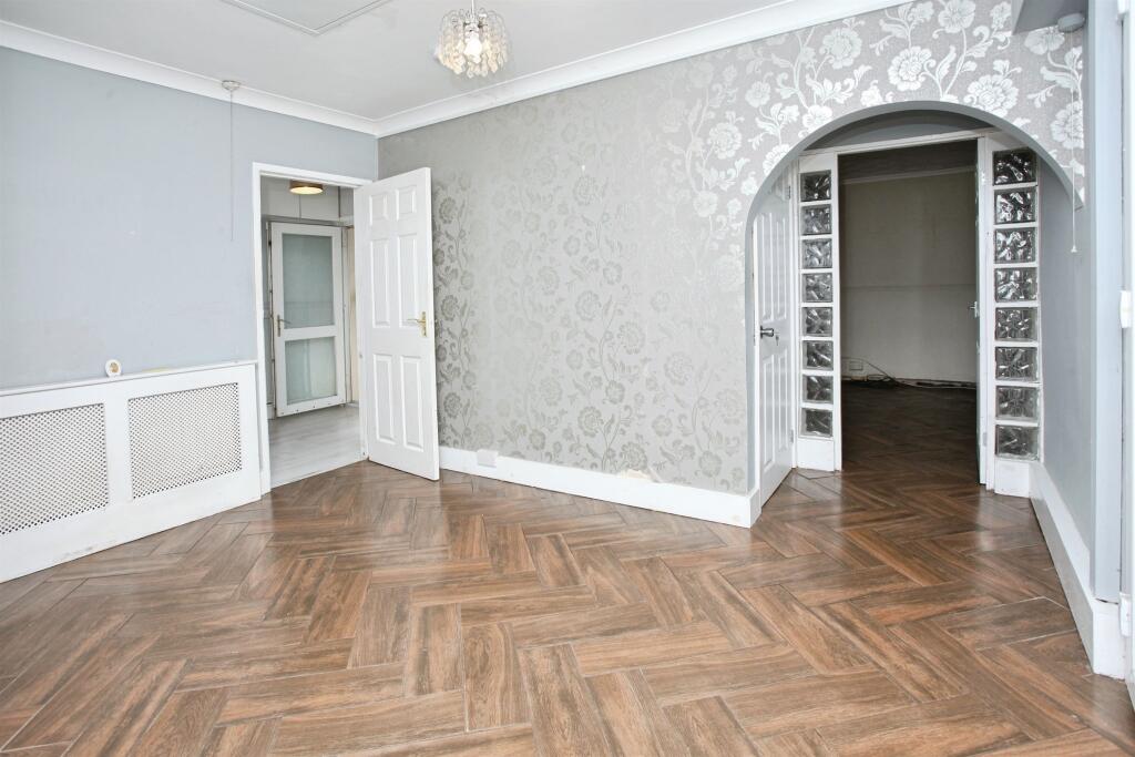 Gelli Road, Llanharry, PONTYCLUN photo 3