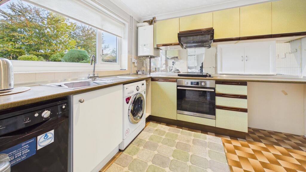 Northfields, Bourne photo 3
