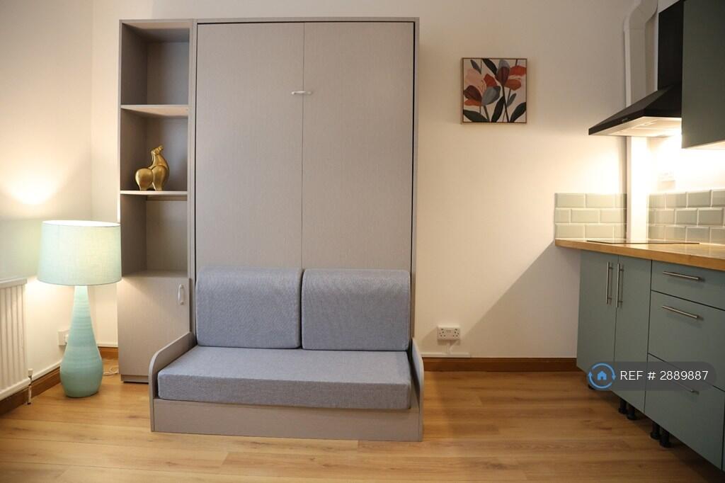 Studio flat for rent