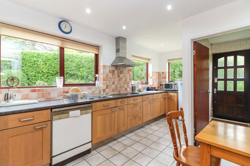 Eghams Wood Road, Beaconsfield, Buckinghamshire, HP9 photo 4