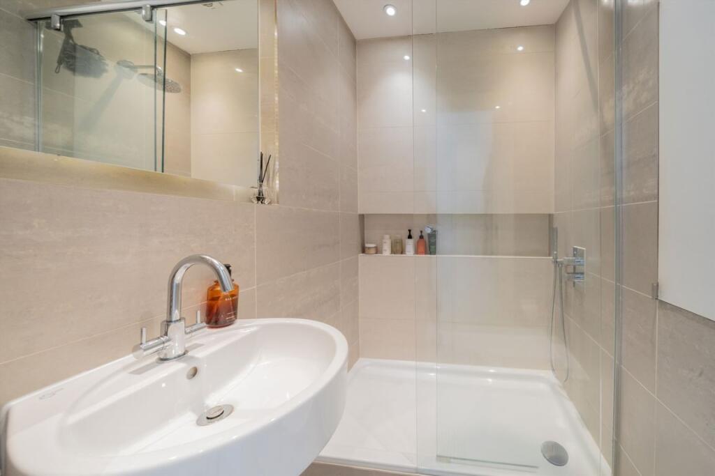 Apartment in London - View 5