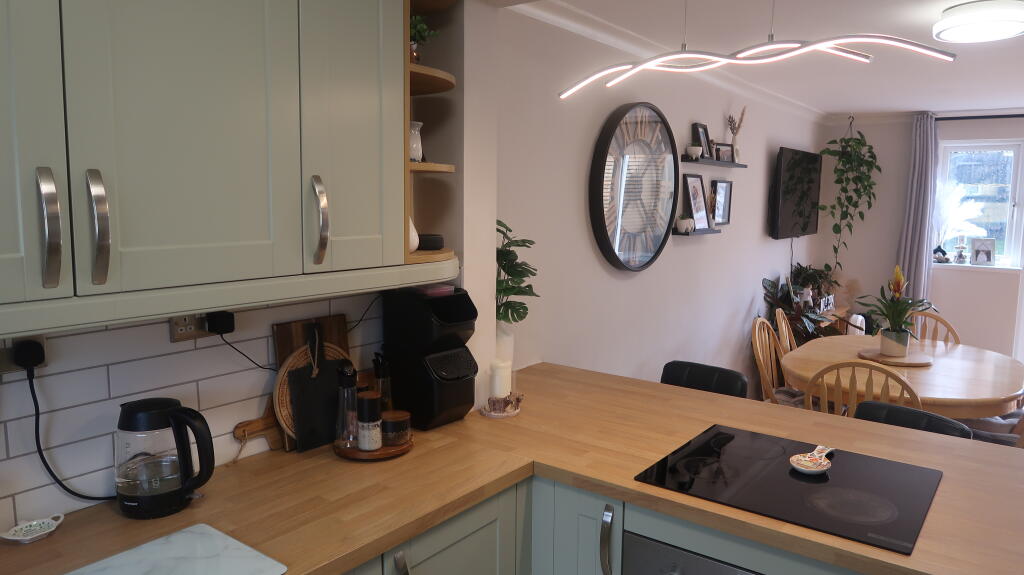 House in Newport - View 5