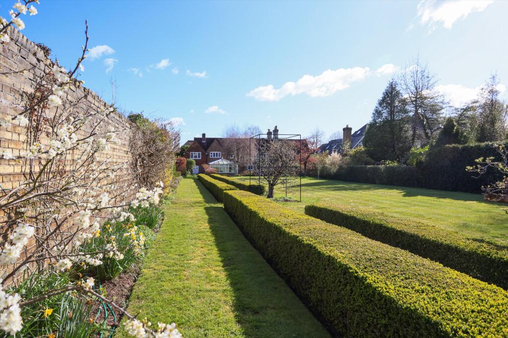House in Esher - View 3