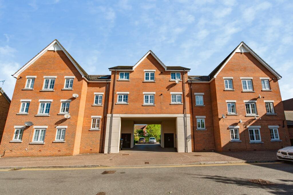 Main image of property: Parr Close, Chafford Hundred, Grays, Essex, RM16