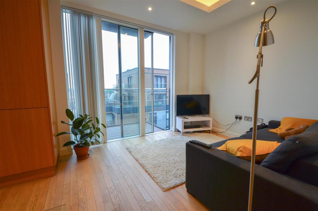 Main image of property: Park Vista Tower, Cobblestone Square, London, E1W