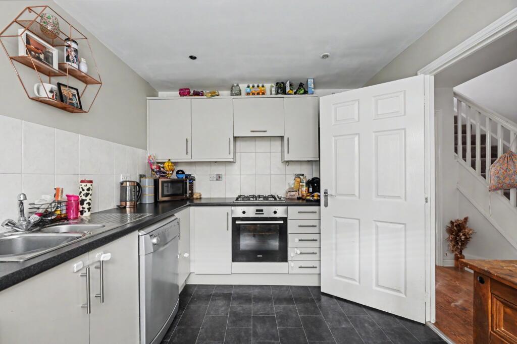 Freeman Drive, Sittingbourne, Kent, ME10 3GJ photo 3