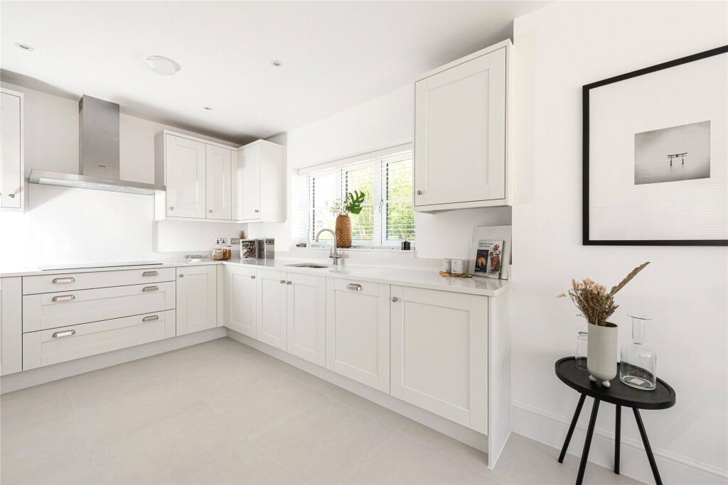 Brogan Place, Dinton, Aylesbury, Buckinghamshire, HP17 photo 3