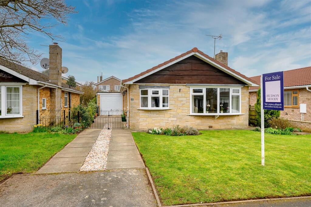 Main image of property: Hunterswood Way, Dunnington, York YO19 5RA