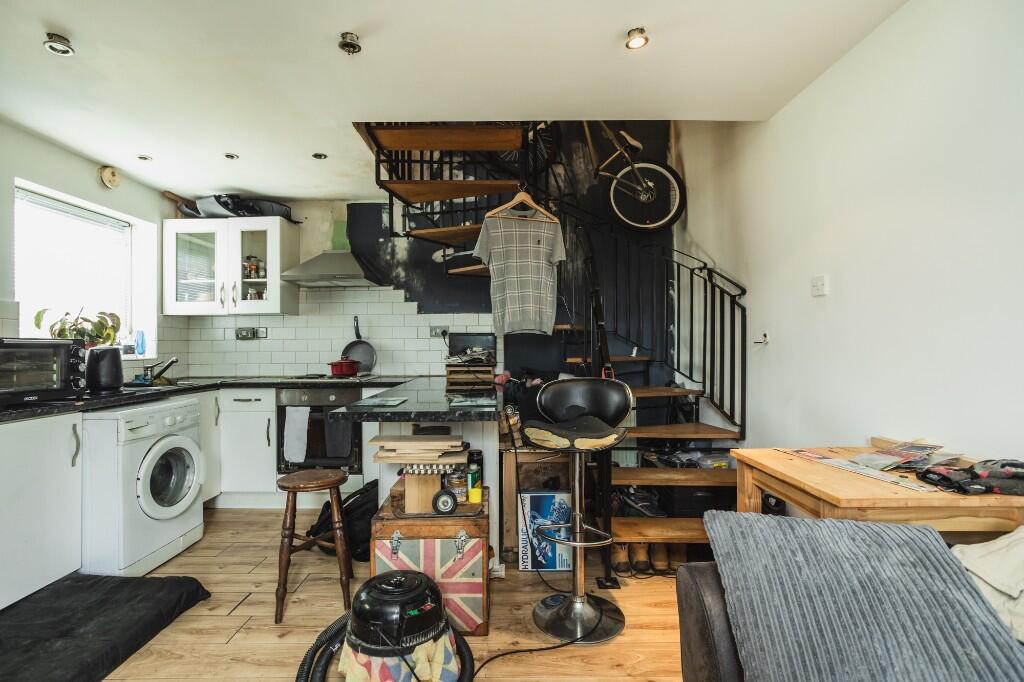 Ashworth Crescent, North Leverton DN22 photo 2