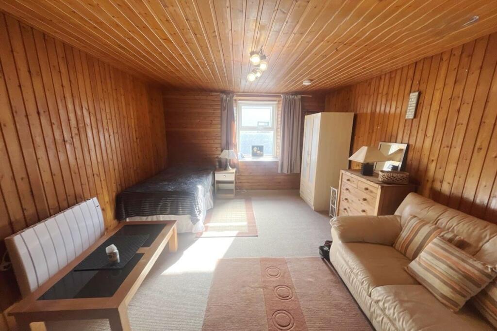 Apartment in Kirkcaldy, Fife - View 2