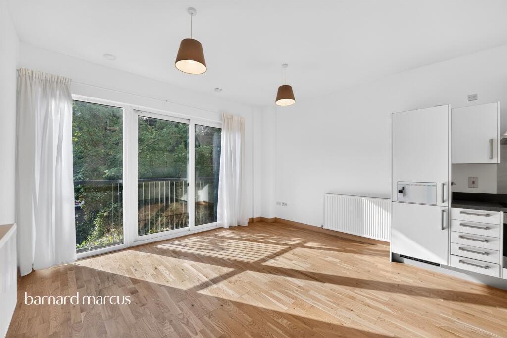Apartment in Sutton - View 4