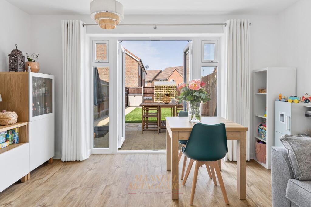 House in Crawley, Riverbrook place, Forge Wood - More