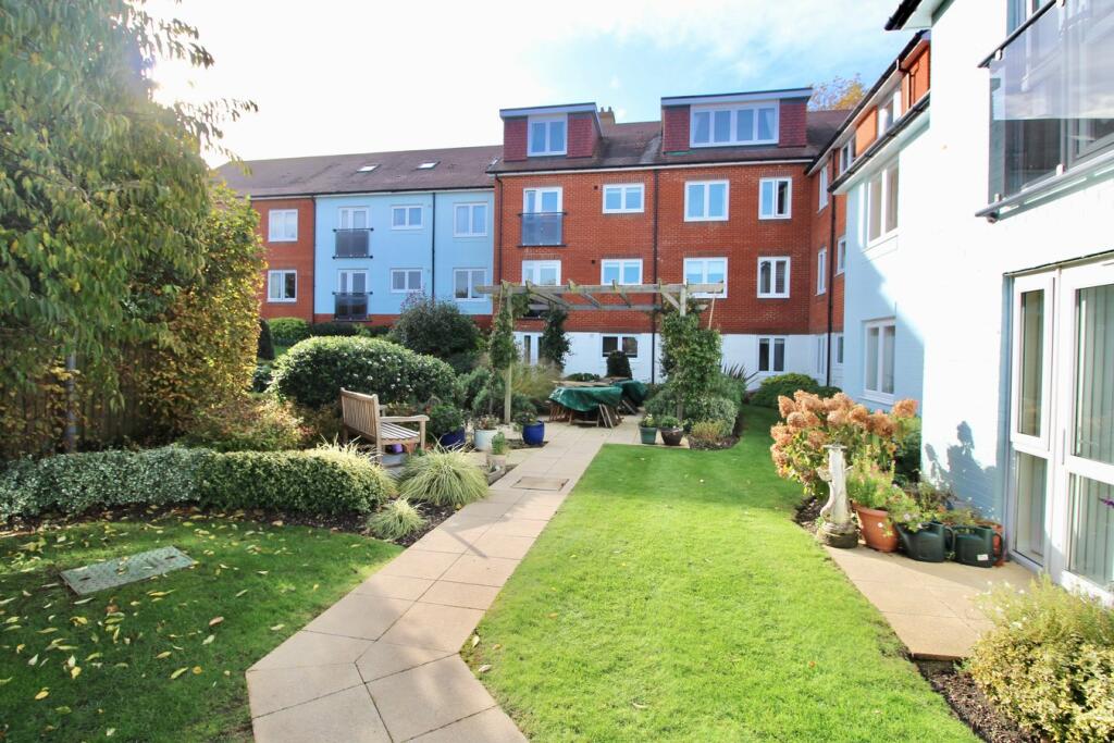1-bed other on North Close, Lymington, SO41, £250,000