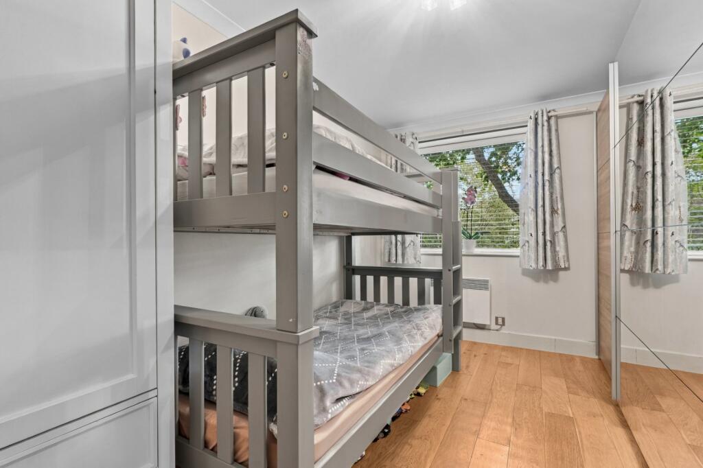 Apartment in London - More