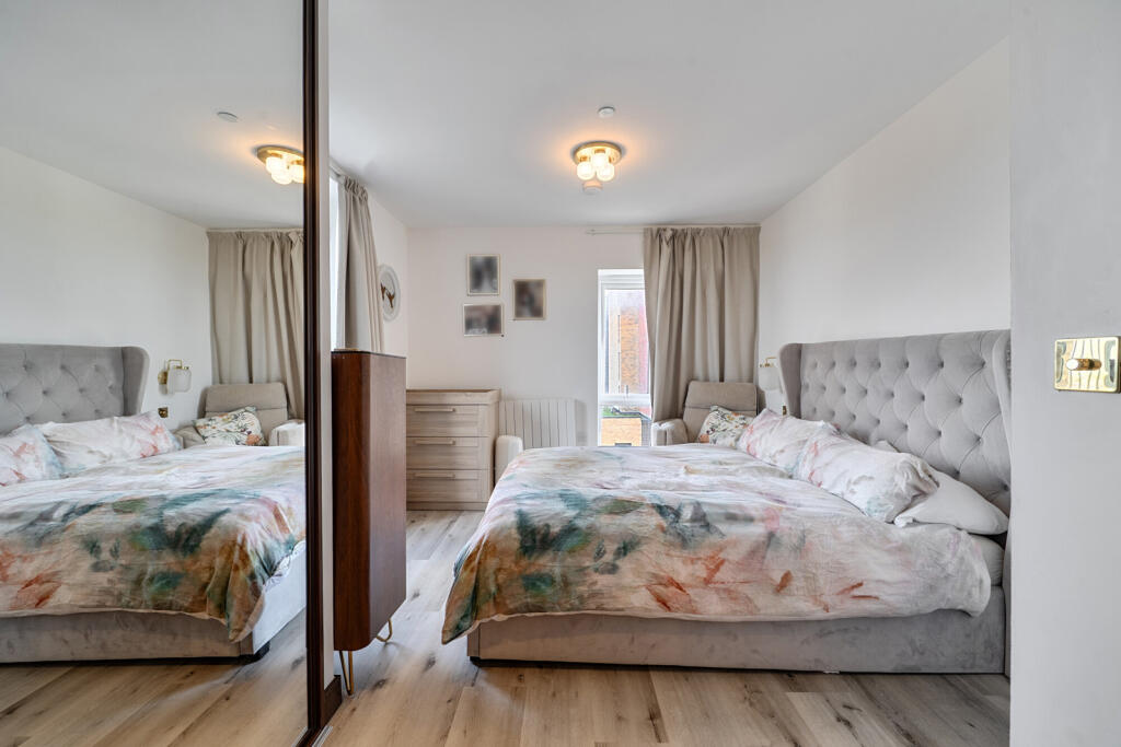 Apartment in Watford, Hertfordshire - More