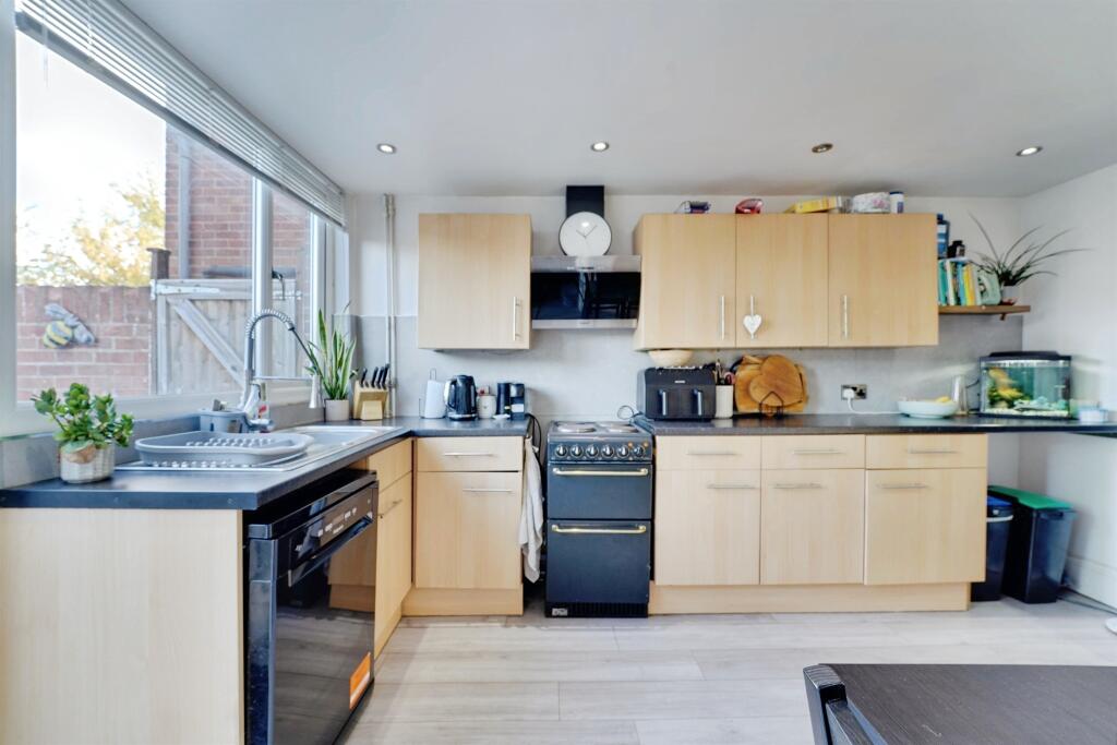 House in Wootton, Bedford - View 5