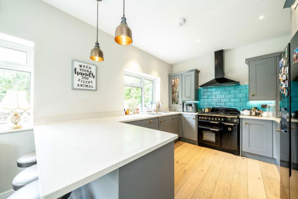 House in Shepperton, Weybridge - View 4