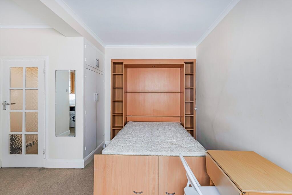 Studio flat for rent