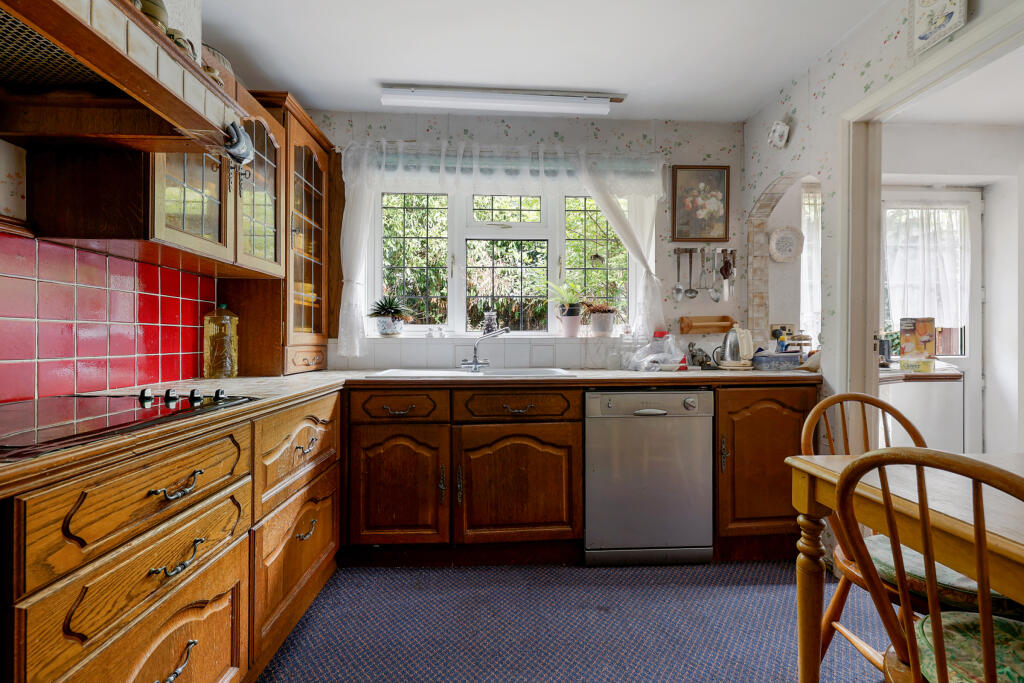 Greenfields Close, Horley, Surrey, RH6 photo 4