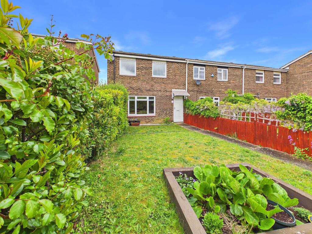 3-bed terraced on Knights Close, Eaton Socon, St. Neots, £290,000