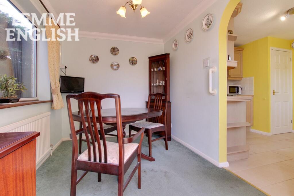 Cedar Avenue, Wickford, SS12 - View 6