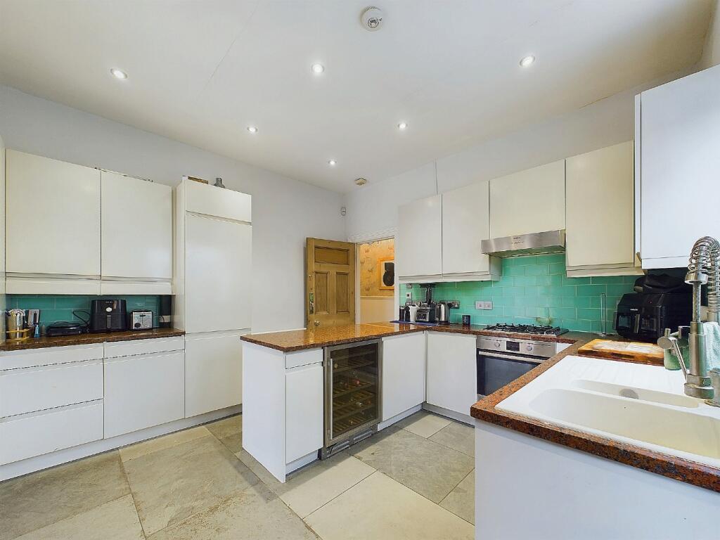 House in London, Bromley Park, Plaistow - View 3