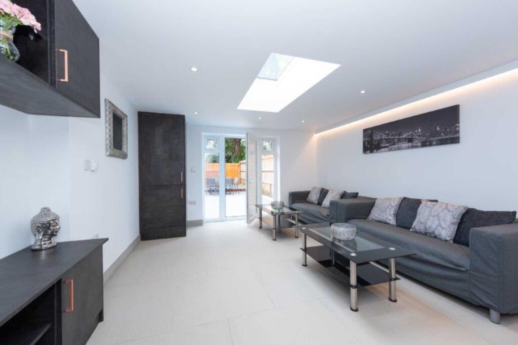 House in Reading - View 3