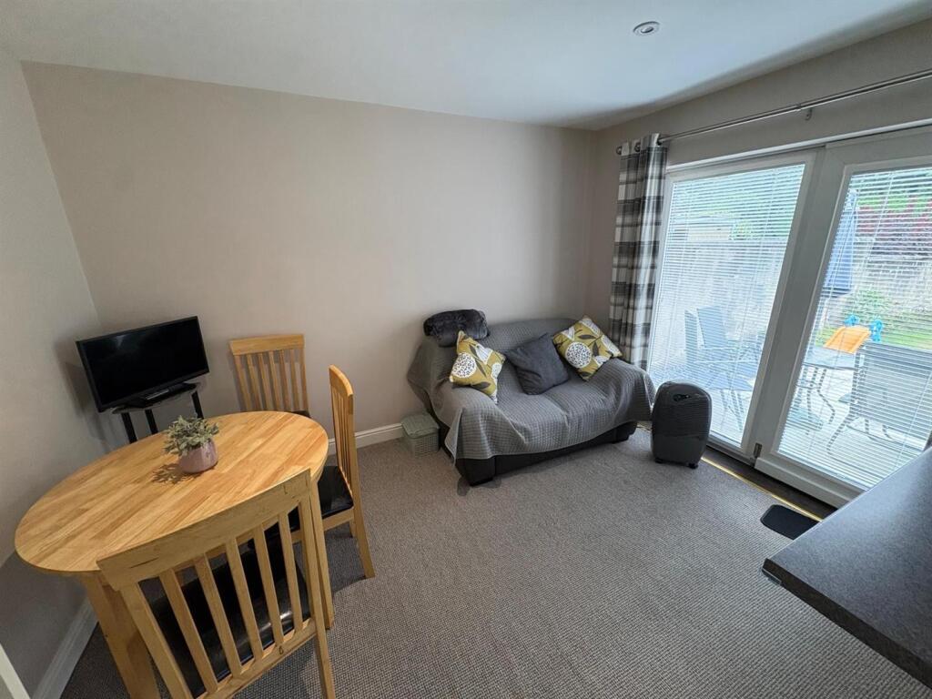 House in Bradford, Low Moor - View 2